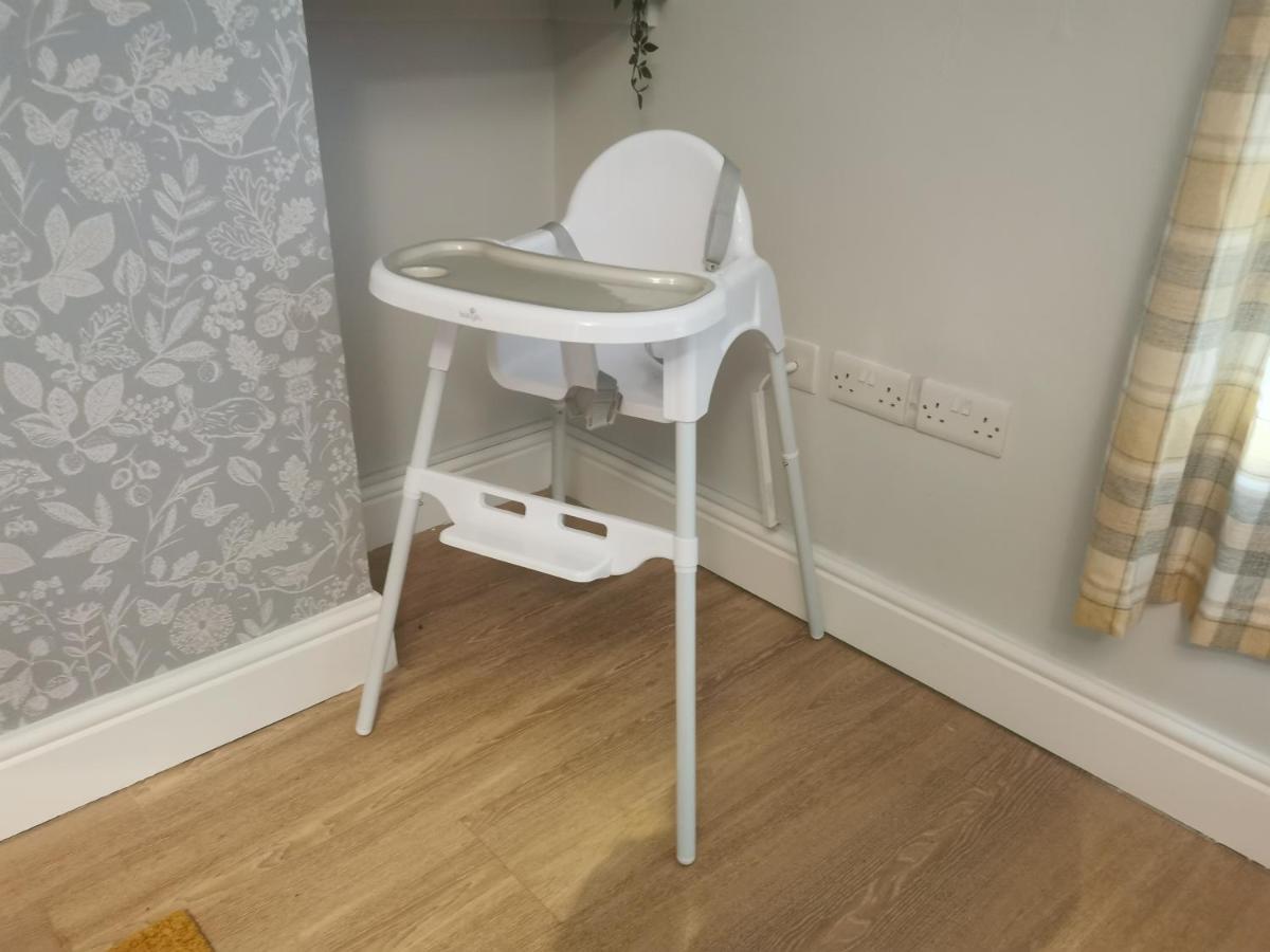 Immaculate One Bedroom Home With Private Parking Swansea Exterior foto